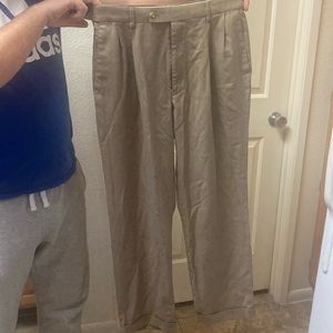 Croft and Barrow pants. Size is 32x30.  Color is beige/tan.